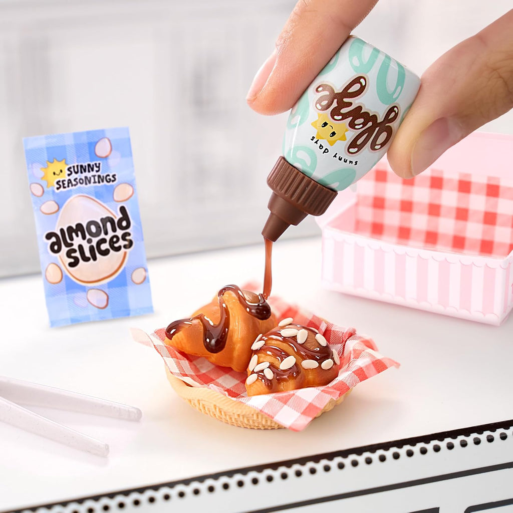 MGA's Miniverse Make It Mini Cafe Series 4, Mini Collectibles