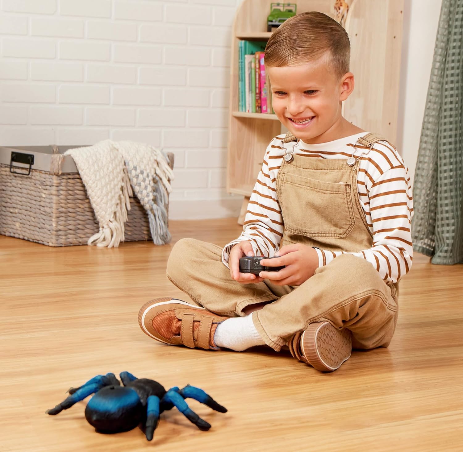 Terra by Battat Remote Control Tarantula