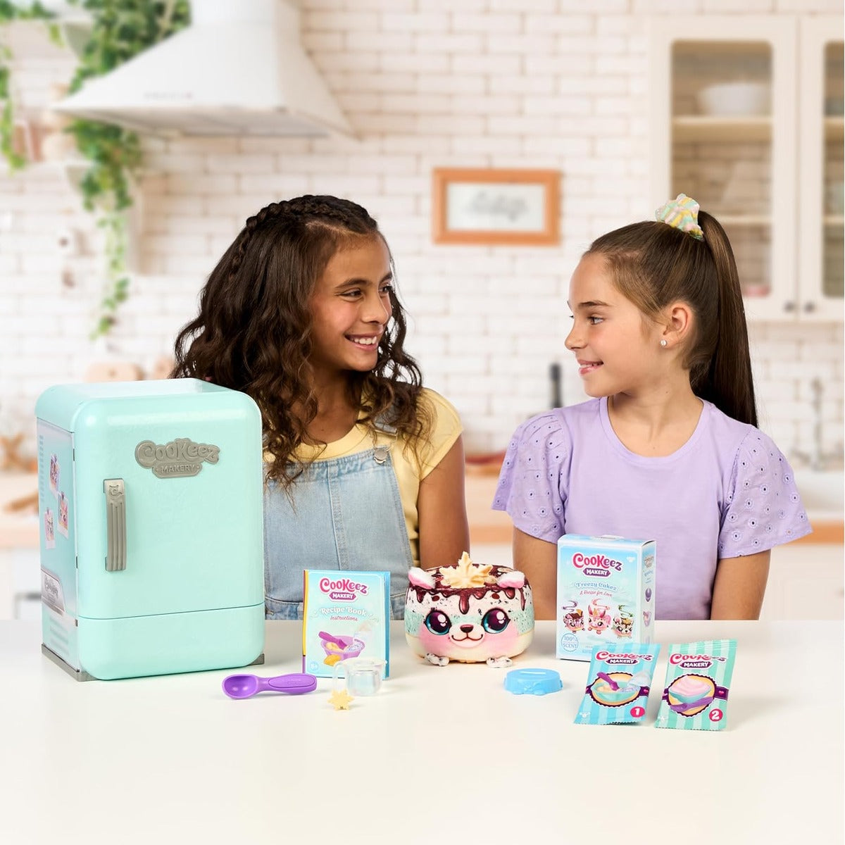 Cookeez Makery Freezy Cakez. Mix & Decorate Your Plush Best Friend