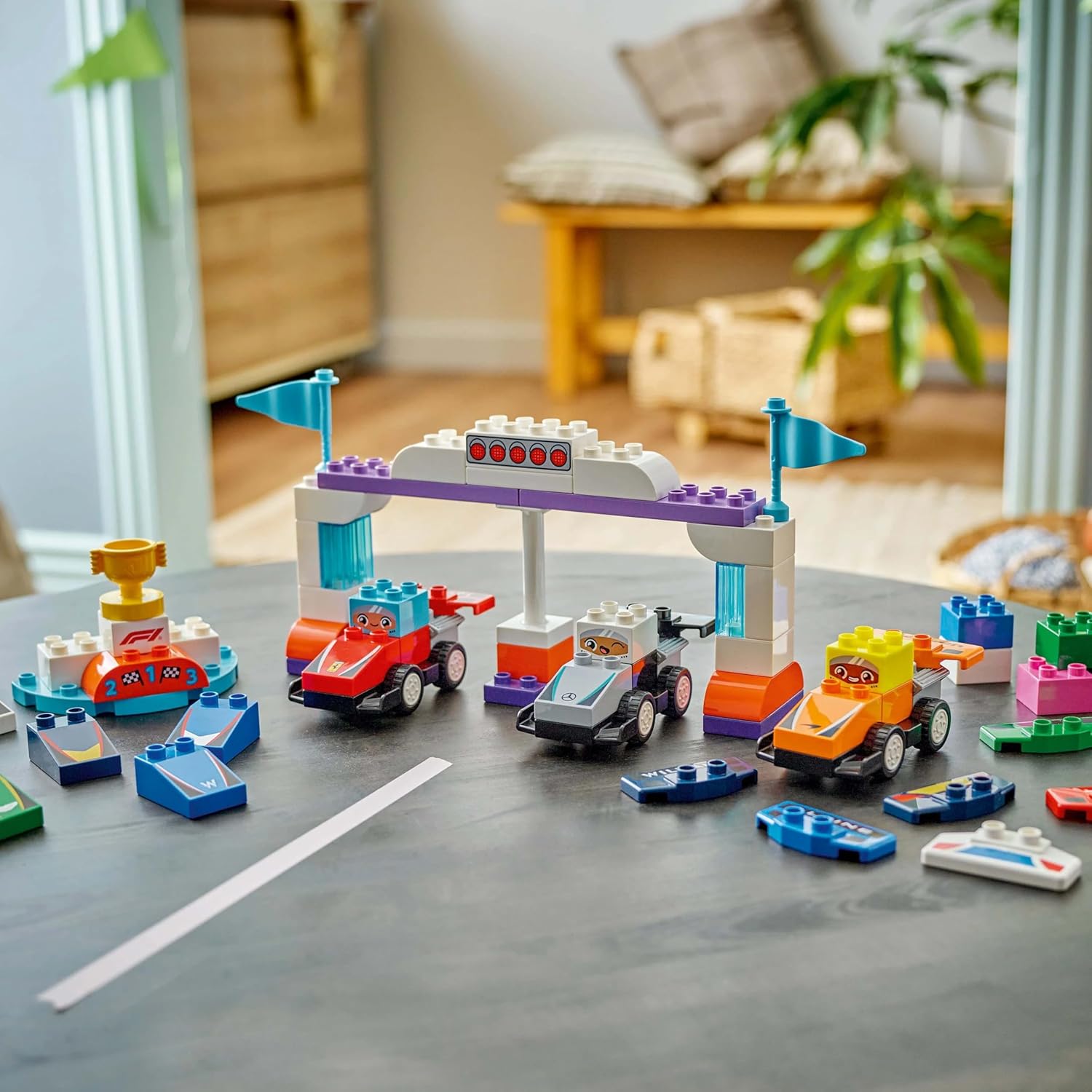 Lego Duplo 10445 - F1 Team Race Cars & Drivers F1 Race Car and Driver