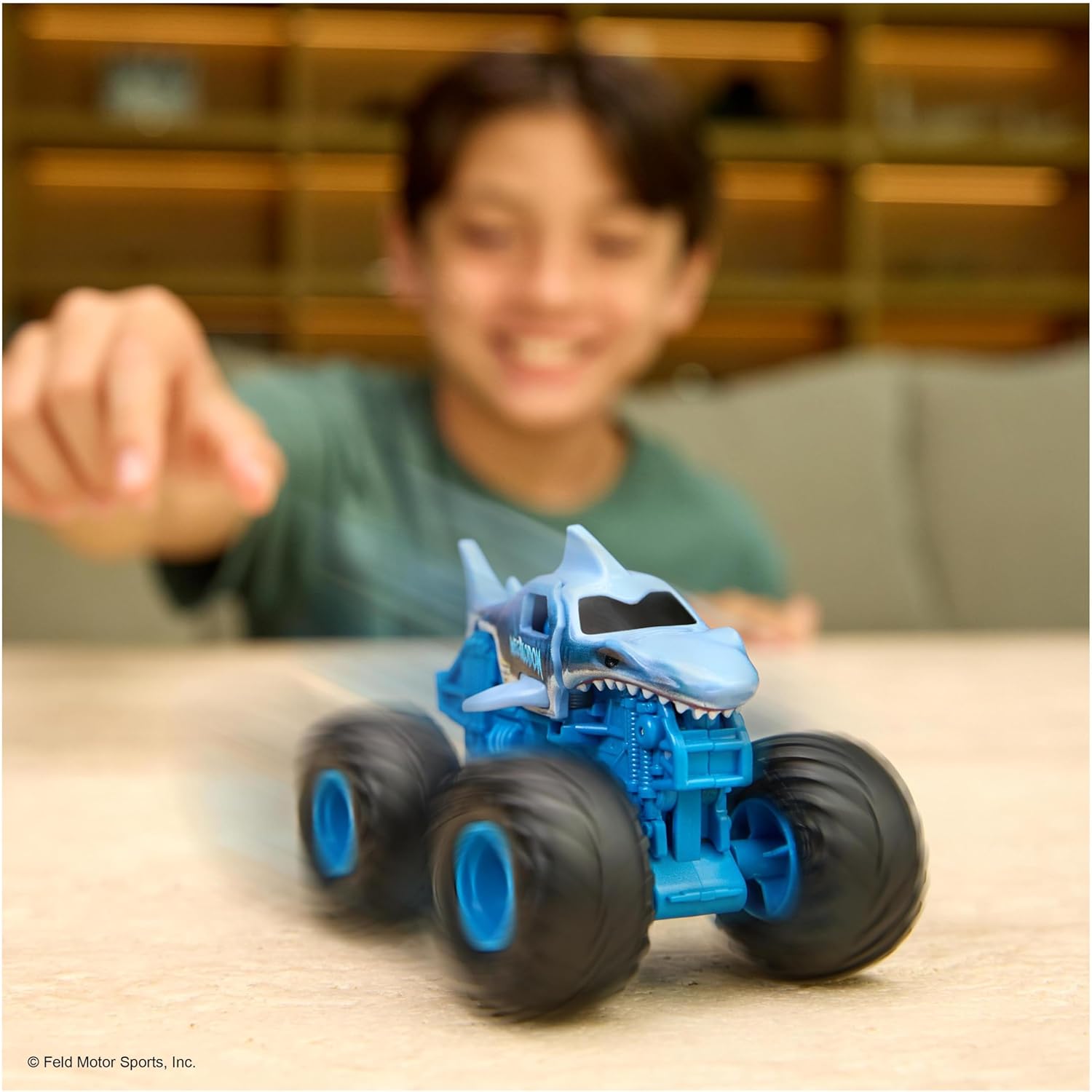 Monster Jam Smash & Bash Megalodon, 1:64 Die Cast Repairable Monster Truck