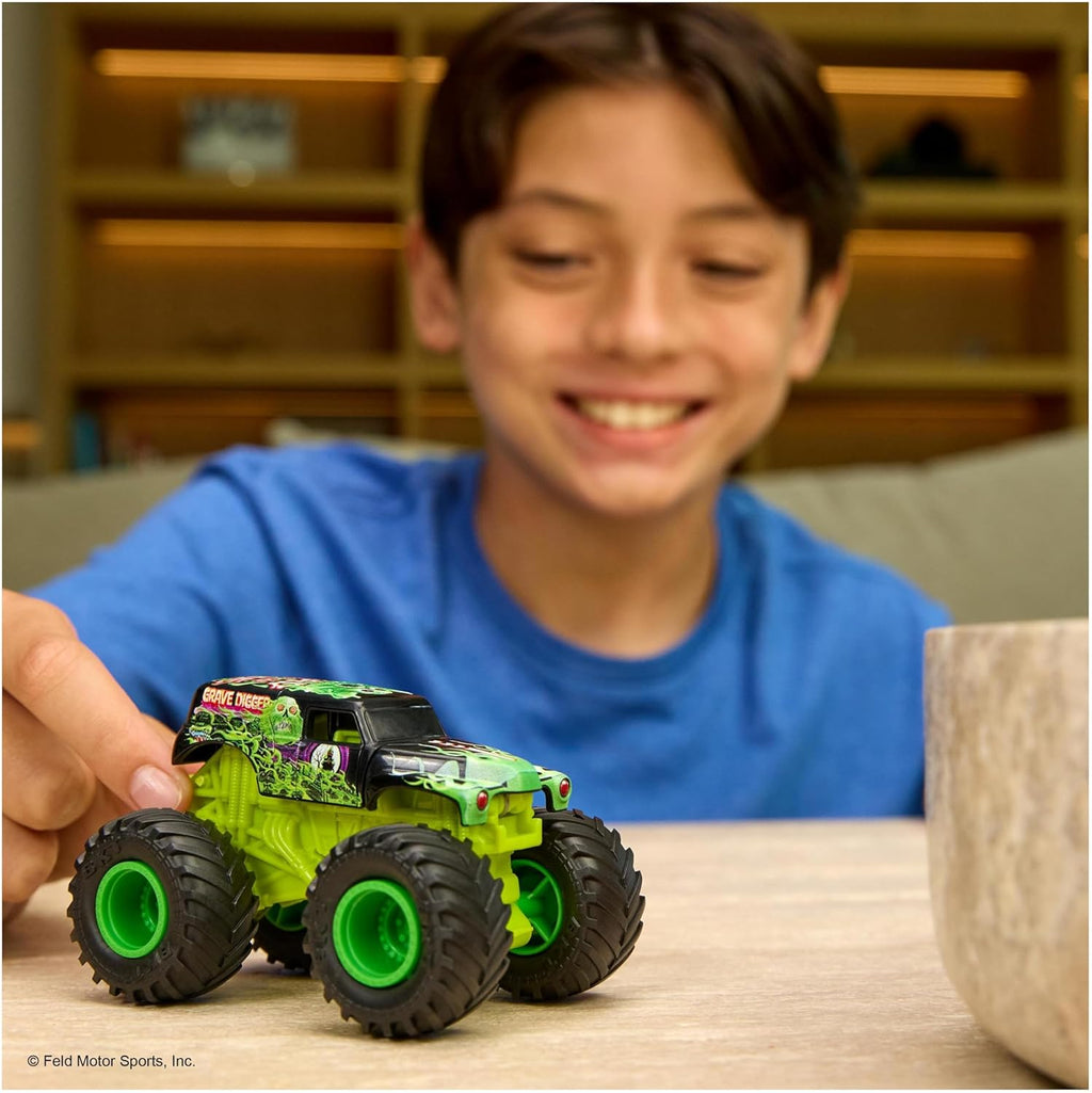 Monster Jam Smash & Bash Megalodon, 1:64 Die Cast Repairable Monster Truck