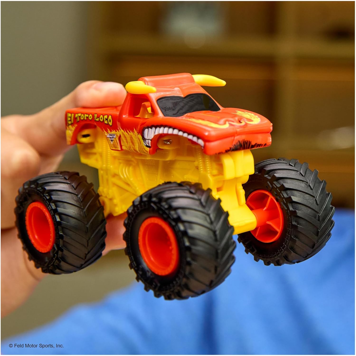 Monster Jam Smash & Bash Megalodon, 1:64 Die Cast Repairable Monster Truck