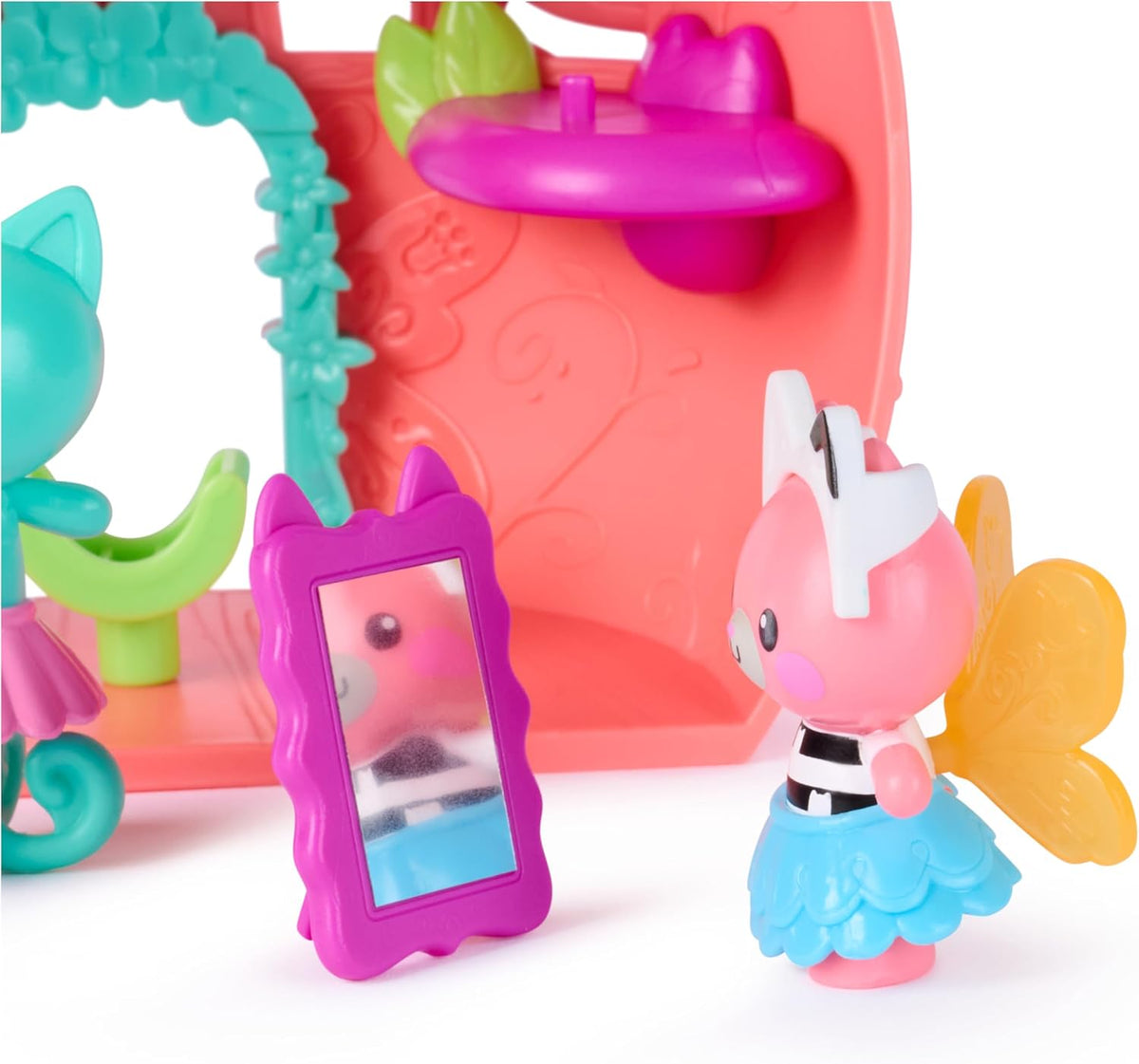 Gabby's Dollhouse Fairylandia Flutter Fairy 12-Piece Playset with Special Flutter Ring
