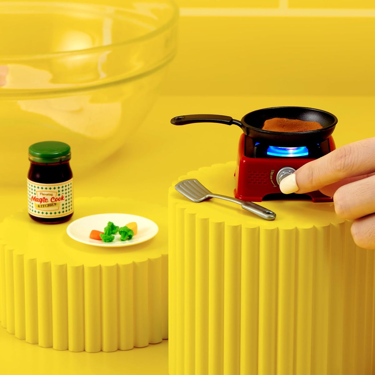 Mini Brands Really Works Magic Cook Kitchen Capsule Series 1 (Cupcake Maker) by ZURU