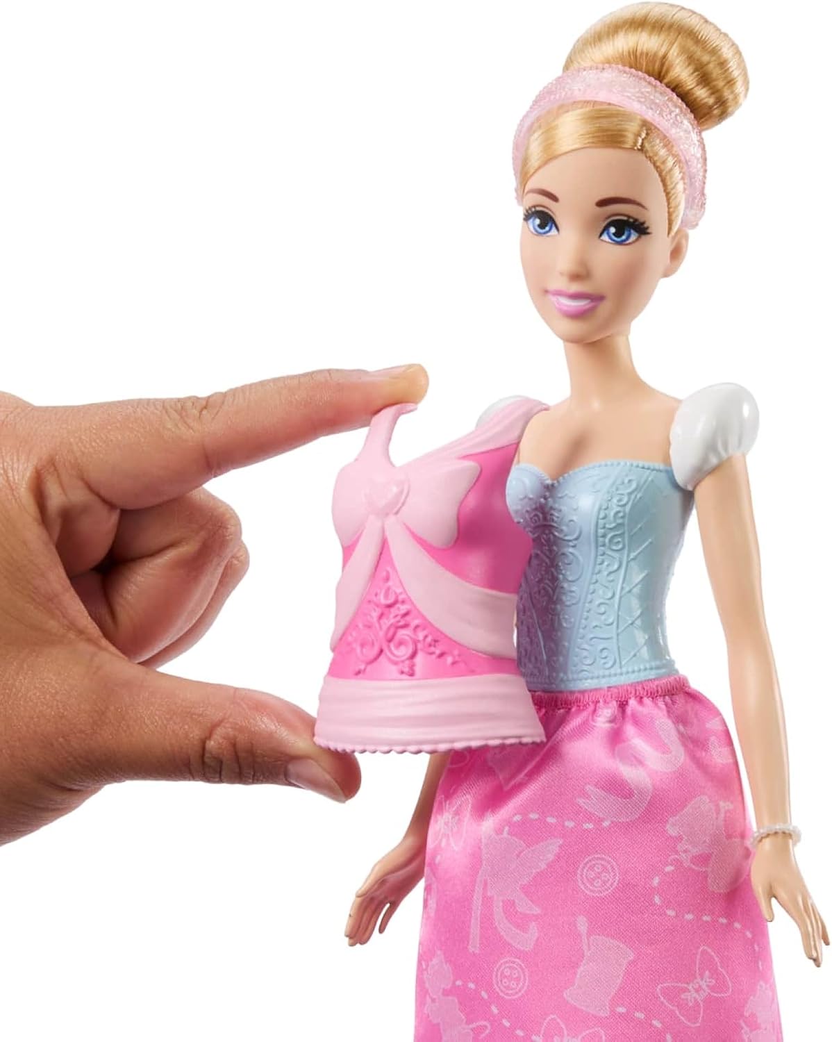 Mattel Disney Princess Toys, Cinderella Fashion Doll with 2 Looks, 9 Accessories, 2 Snap