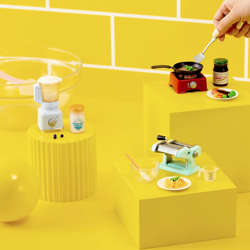 Mini Brands Really Works Magic Cook Kitchen Capsule Series 1 (Cupcake Maker) by ZURU