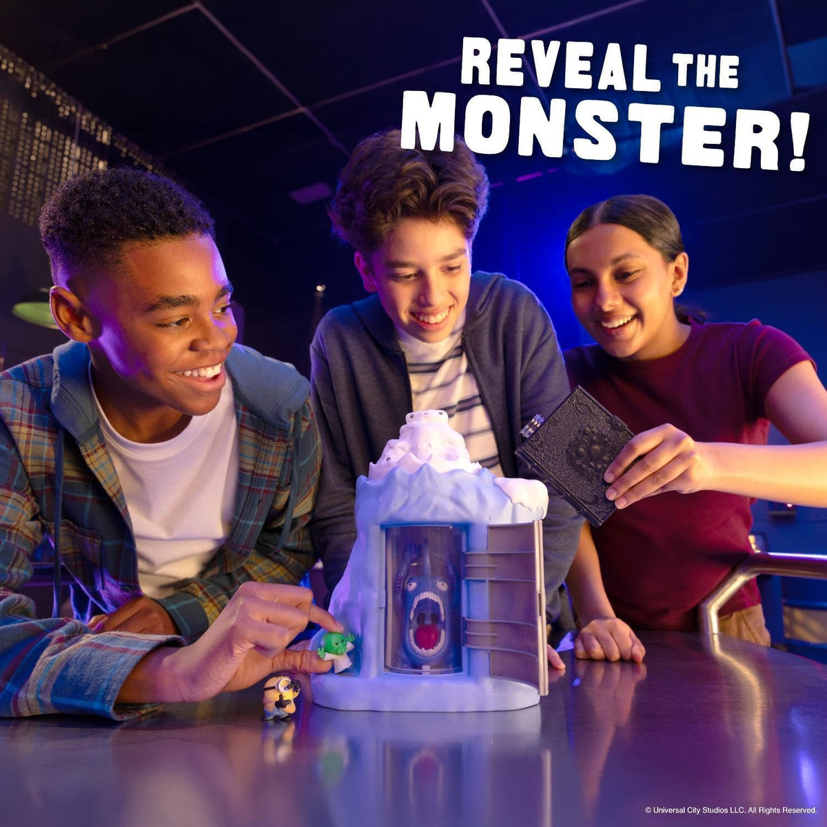 MINIONS Illumination Monster Playset Monster Search with Goomi