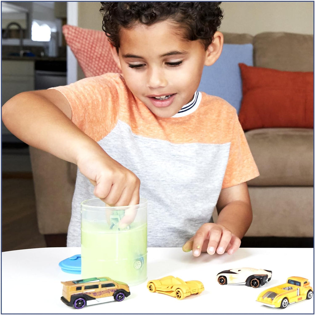 Hot Wheels Cars, Set of 2 Color Reveal Vehicles in 1:64 Scale with