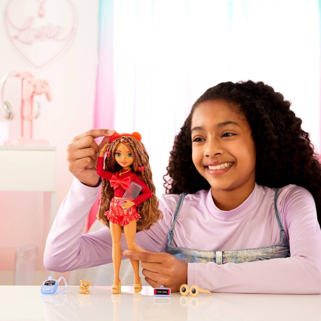 Barbie Dream Besties Playset, Teresa Posable Fashion Doll with Brown Hair & Hairstyling Clips, 10 Video Game-Themed Accessori