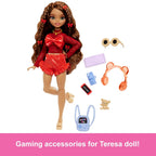 Barbie Dream Besties Playset, Teresa Posable Fashion Doll with Brown Hair & Hairstyling Clips, 10 Video Game-Themed Accessori
