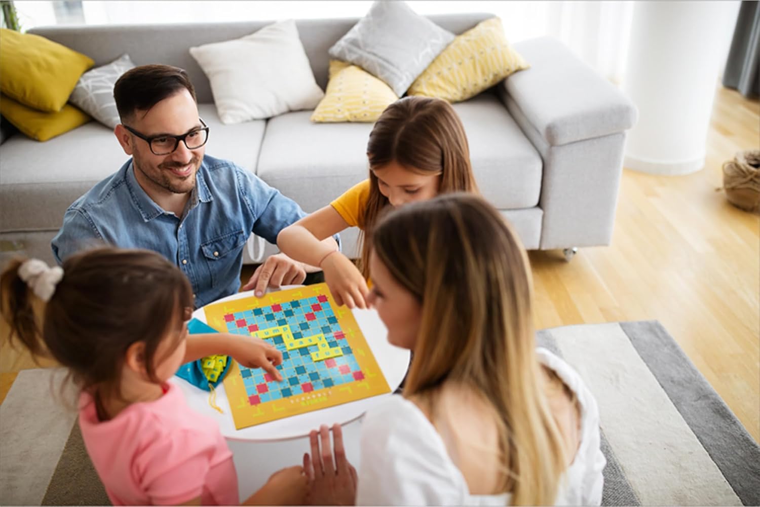 Mattel Games Scrabble Junior Kids Crossword Game with 2-Games-in-1